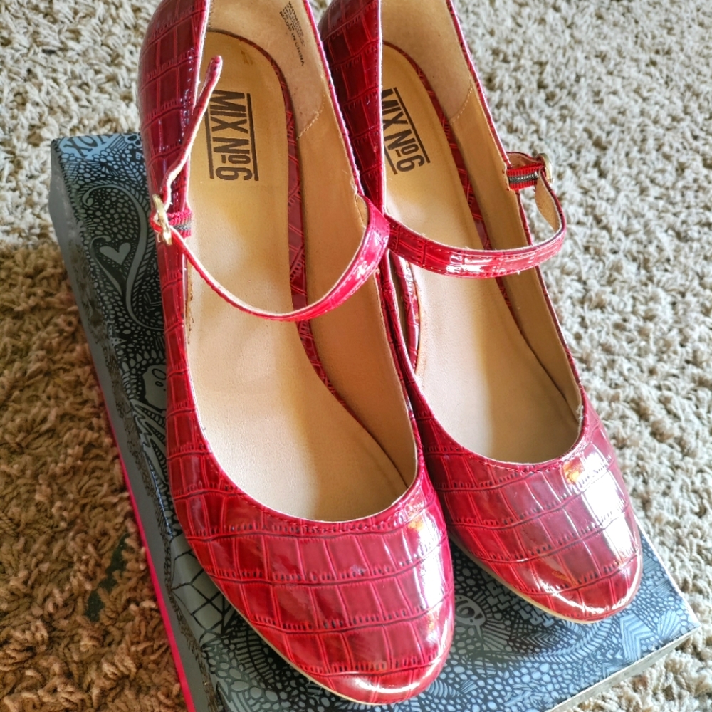 Mix No 6 red crocodile heels 10